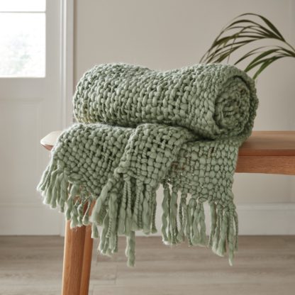 An Image of Freya Chunky Knit 130cm x 180cm Throw Blush