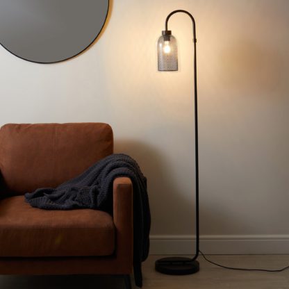 An Image of Akala Floor Lamp Black