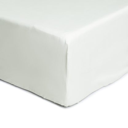 An Image of Habitat Anti-Microbial White Fitted Sheet - Single