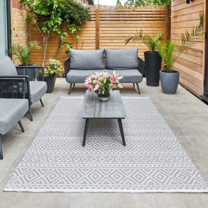 An Image of Jazz Traditional Indoor Outdoor Rug Jazz Blue