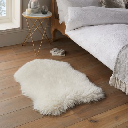 An Image of Luxe Single Pelt Faux Sheepskin Rug Luxe Natural