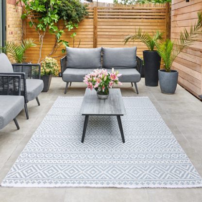 An Image of Jazz Traditional Indoor Outdoor Rug Jazz Blue