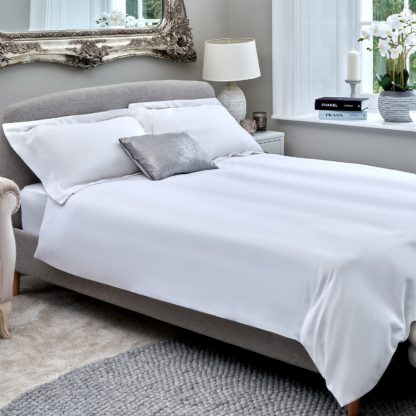 An Image of The Willow Manor Egyptian Cotton Sateen King Duvet Set - Glacier White