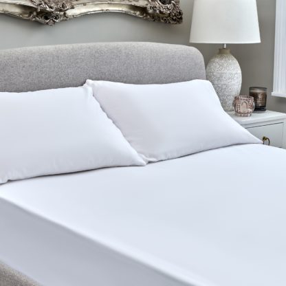 An Image of The Willow Manor Egyptian Cotton Sateen Double Fitted Sheet - Glacier White