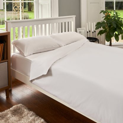 An Image of The Willow Manor Easy Care Percale Single Duvet Set - White