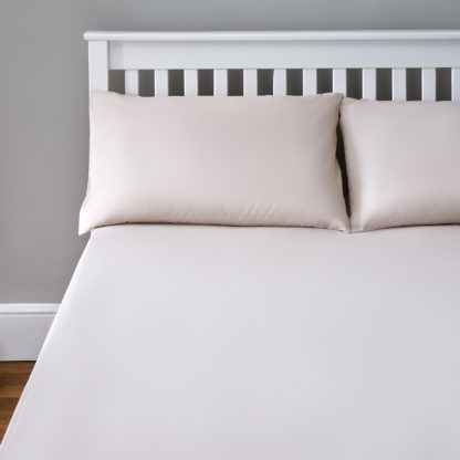 An Image of The Willow Manor Easy Care Percale Single Fitted Sheet - White