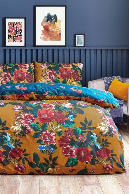 An Image of Nadya Duvet Set