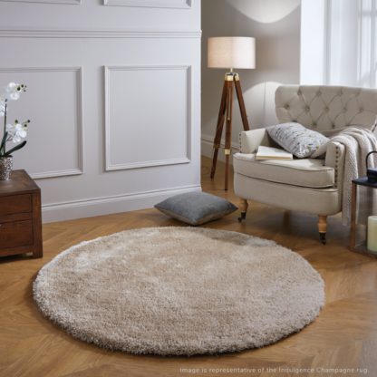 An Image of Indulgence Circle Shaggy Rug Natural