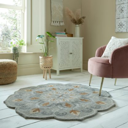 An Image of Larch Wool Scallop Circle Rug Grey