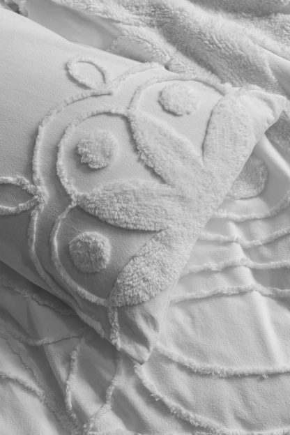 An Image of 'Manisha' Medallion Tufted Pillowcase Sham