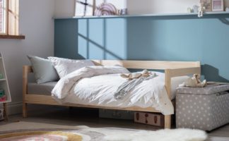 An Image of Habitat Odin Single Day Bed Frame With Mattress - Pine