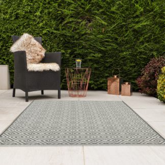 An Image of JVL Diamond Reversible Plastic Woven Outdoor Rug Grey