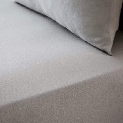 An Image of Simply 100% Brushed Cotton Fitted Sheet White