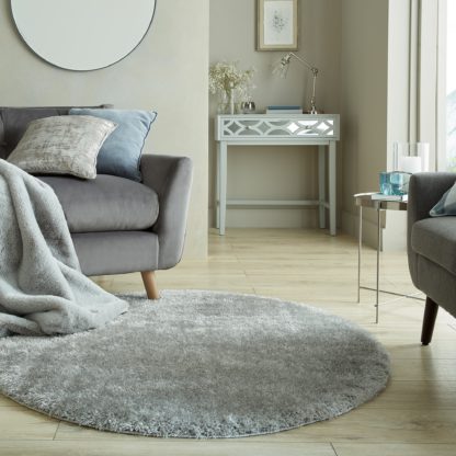 An Image of Indulgence Round Shaggy Rug Cream