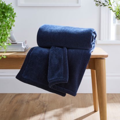 An Image of Cosy Chenille Throw 130x180cm Navy (Blue)