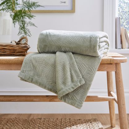 An Image of Leila Leaf Fleece Throw 130x170cm Sage (Green)