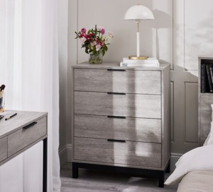 An Image of Bali - 4 Drawer Chest - Oak - Wooden - Happy Beds