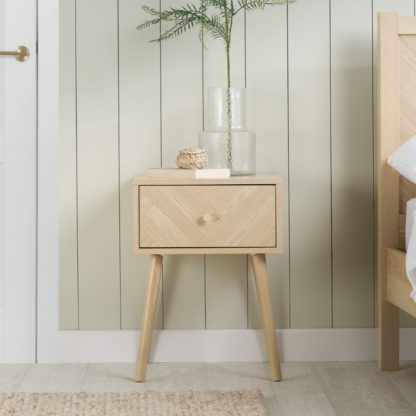 An Image of Herringford - 1 Drawer Bedside Table - Oak – Wooden – Happy Beds