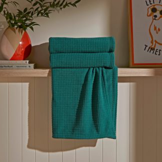 An Image of Mini Grid Fleece Throw 130cm x 180cm Emerald