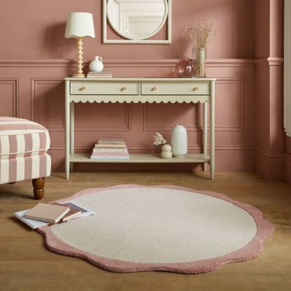 An Image of Bonnie Scallop Border Wool Round Rug