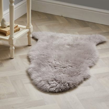 An Image of Single Pelt Sheepskin Rug