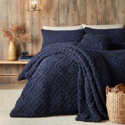 An Image of Fusion Romo Fleece Throw 130cm x 180cm Navy (Blue)