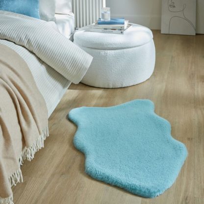 An Image of Supersoft Single Pelt Faux Fur Rug