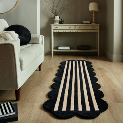 An Image of Milo Scallop Wool Runner