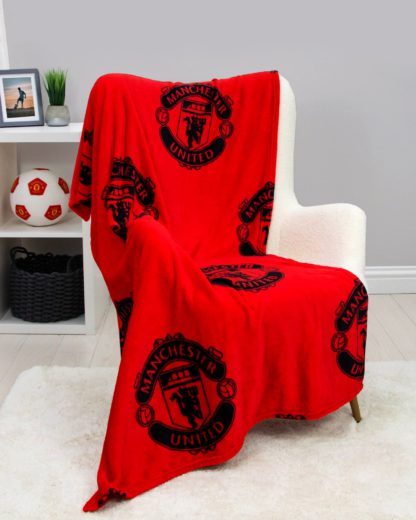 An Image of Manchester United Classic Fleece Blanket Red