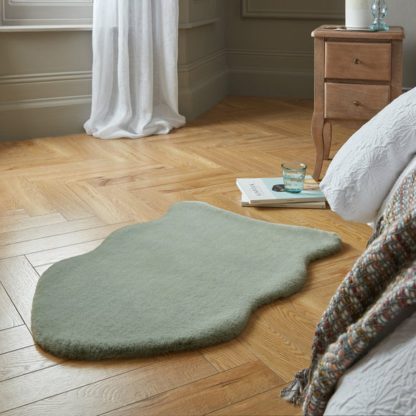 An Image of Supersoft Single Pelt Faux Fur Rug