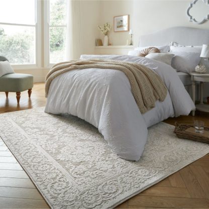 An Image of Belle Traditional Medallion Rug