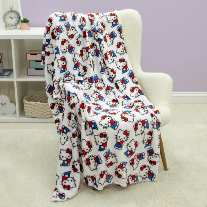 An Image of Hello Kitty Heartheld Fleece Blanket White