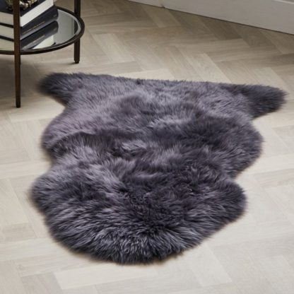 An Image of Single Pelt Sheepskin Rug