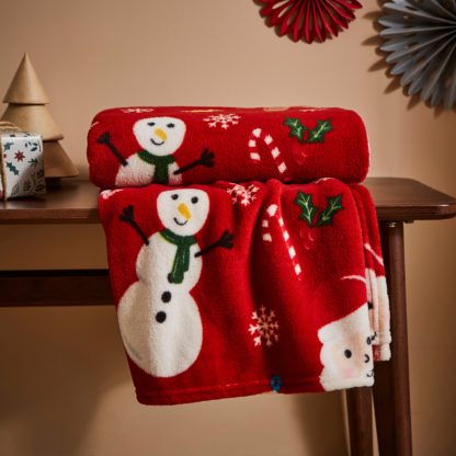 An Image of Traditional Christmas Fleece Throw 130cm x 170cm Red