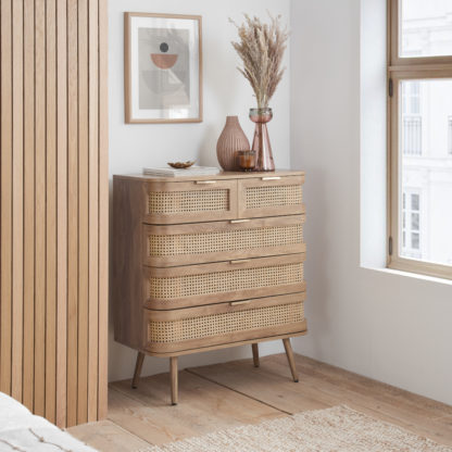 An Image of Noah - 5 Drawer Chest of Drawers - Oak - Rattan - Wooden